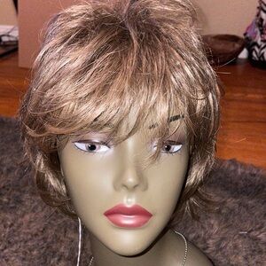 Noriko wig model Lexy color Pecan Brown